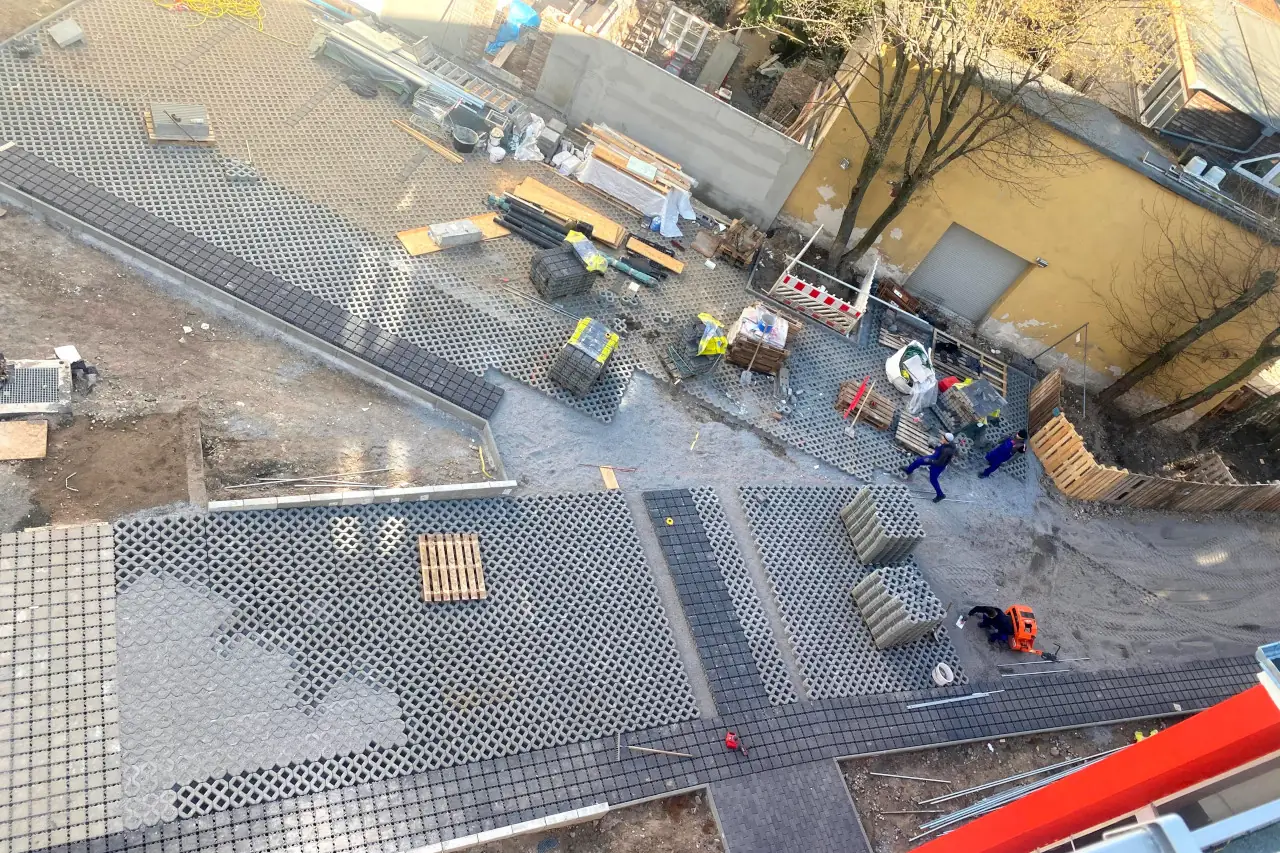 The layout of the parking areas in Reinickendorf blends pragmatic planning with appealing design for maximum flexibility.