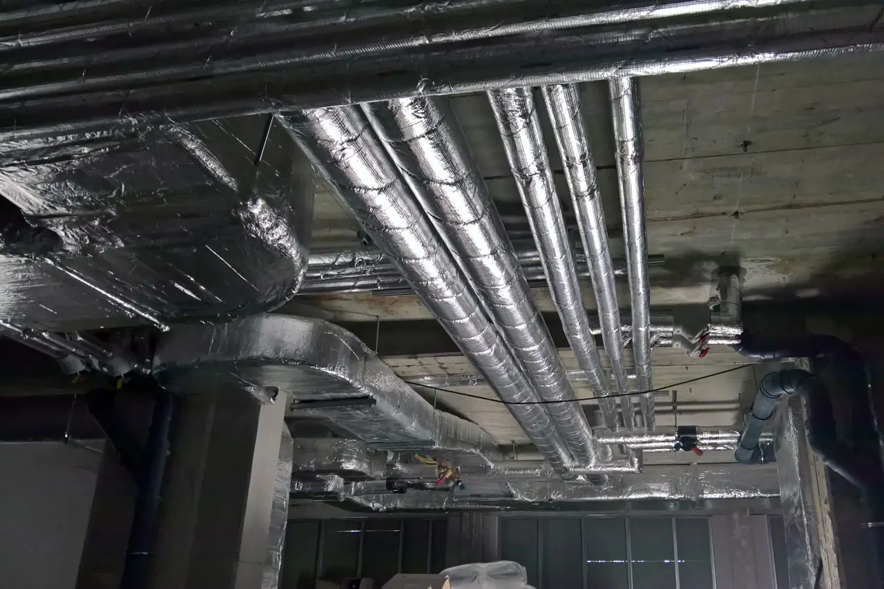 Detailed planning of the heating risers optimizes heat distribution and supports sustainable energy savings in the Berlin building.
