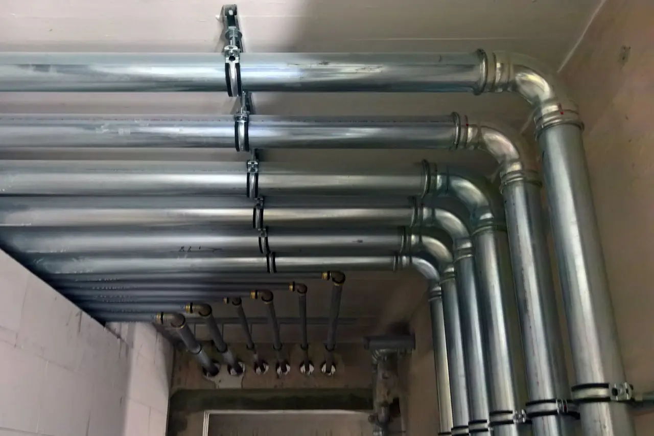 Careful planning of the water line riser in Berlin ensures reliable supply while preventing leaks and pressure loss.